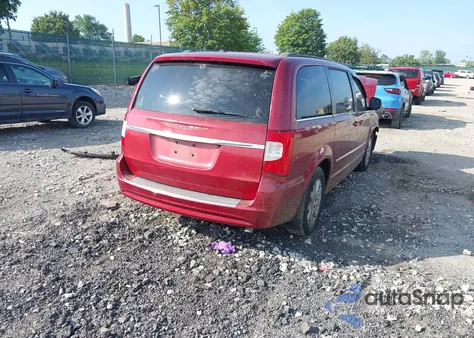 2015 Chrysler Town & Country Touring z USA, uszkodzony, nr VIN 2C4RC1BG3FR610990